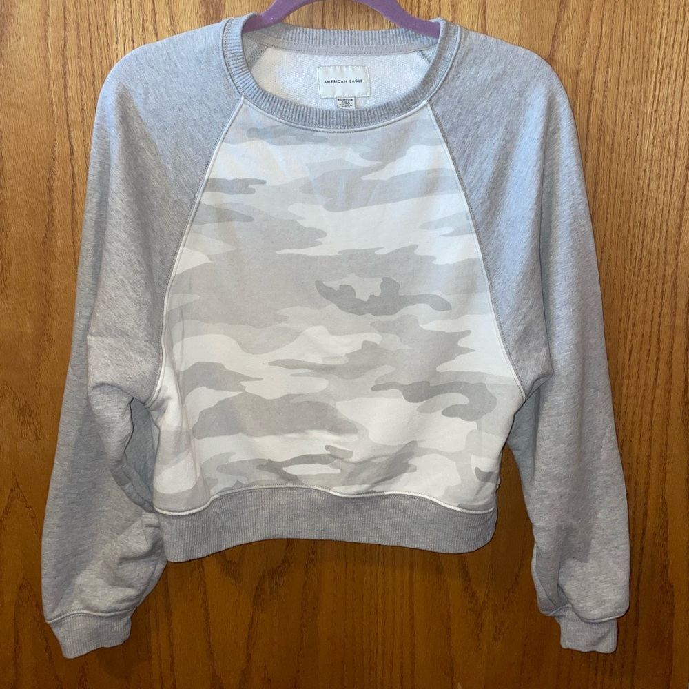 American Eagle cropped crewneck in the size extra small.